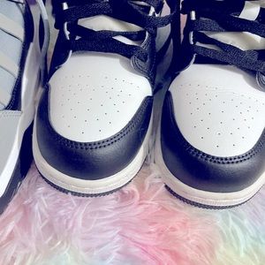 2 pairs of Jordan’s